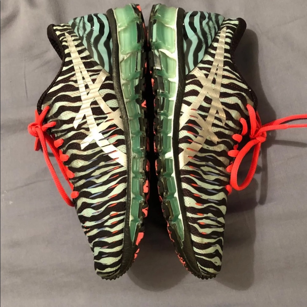ASIC quantum zebra running shoes